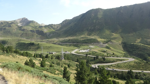 Vista del aparcamiento del Clot Gran (o de La Peülla)