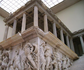 Altar de Zeus y de Atenea. Escultura griega antigua. Grecia. escultores griegos. 