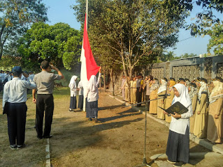 Sebagai Pembina Upacara, Kapolsek Kotagede Himbau Para Siswa SMP 7 Muhammadiyah Tak Terlibat Hukum