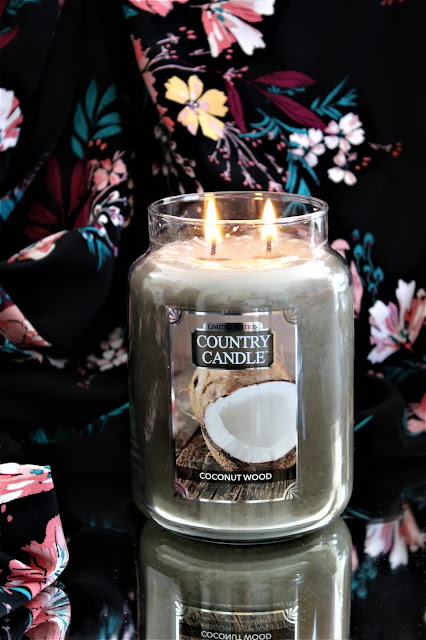 bougie country candle coconut wood, country candle coconut wood avis, coconut wood candle, coconut wood de country candle, bougies parfumées country candle, bougie country candle avis, bougies, candles, home fragrance, blog sur les bougies, bougie parfumée à la cire végétale, bougie parfumée 2 mèches