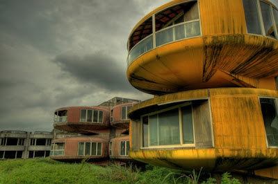 UFO-style houses in Sanjhih, Taiwan01