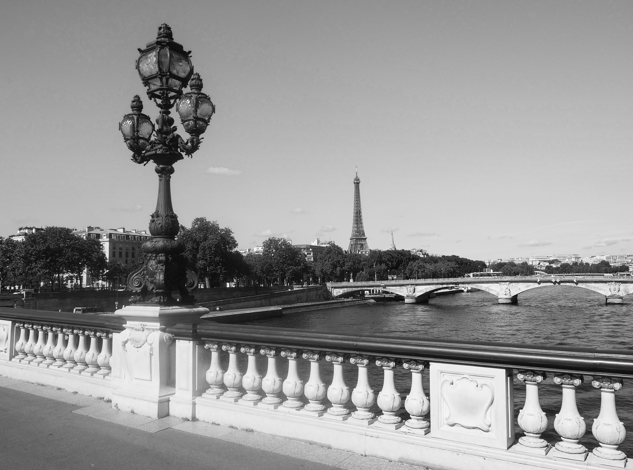 Paris - en Voyage avec Les Eaux de Chanel