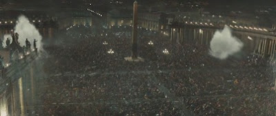 Толпа на площади в Риме. Кадр из фильма.
