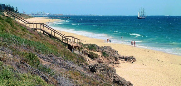 10 pantai  bogel  terkenal di  dunia