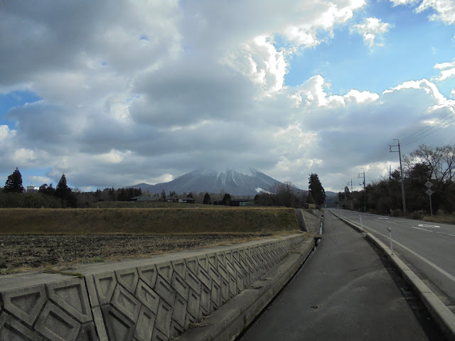 名和岸本線３６道路からの大山の眺望