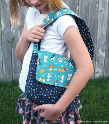 Make a Mini Messenger Bag with FREE pattern using Therm O Web and Moda fabrics!