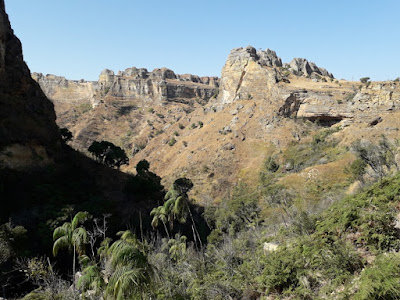 Isalo-senderismo-trekking-parque-nacional-isalo-madagascar-enlacima