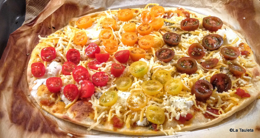  Pizza de Tomates Cherry, Cinco Quesos y Bacon