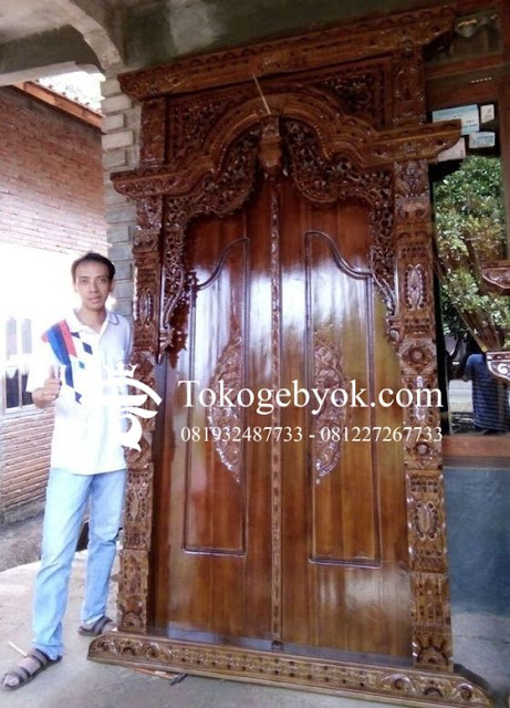 Pintu Gapura Gebyok Ukir