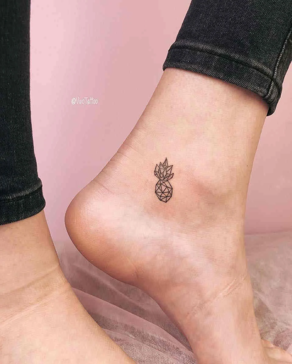 tatuaje pequeño lleno de detalles que lo hacen precioso