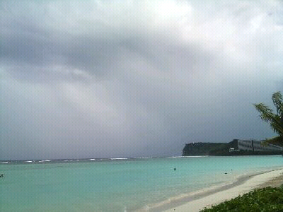 グアム在住日記 今朝のタモン湾 くもり時々雨