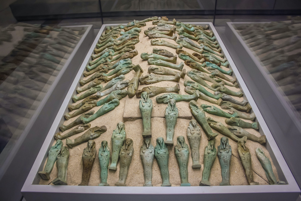 The Ushabti, funerary statues that the Egyptians placed in the tombs