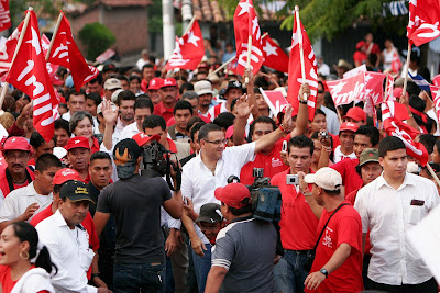 La realidad salvadoreña se impone y manda a los políticos a patear la calle en busca de un puñado de votos