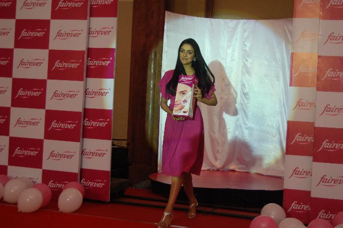 Asin Endorses Fairever Stills