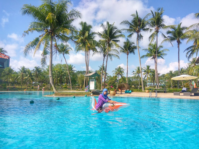 pool side sijori resort