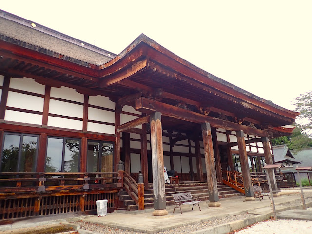 雖然沒有東本願寺那麼大，但也是相當大的建築了。