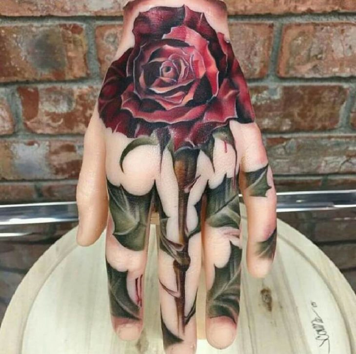 Tatuajes para chicas en las manos