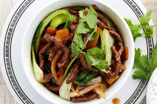 BEEF STIR-FRY WITH OYSTER SAUCE AND PAK CHOI 