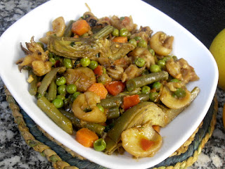 Plato de verduras con sepia.