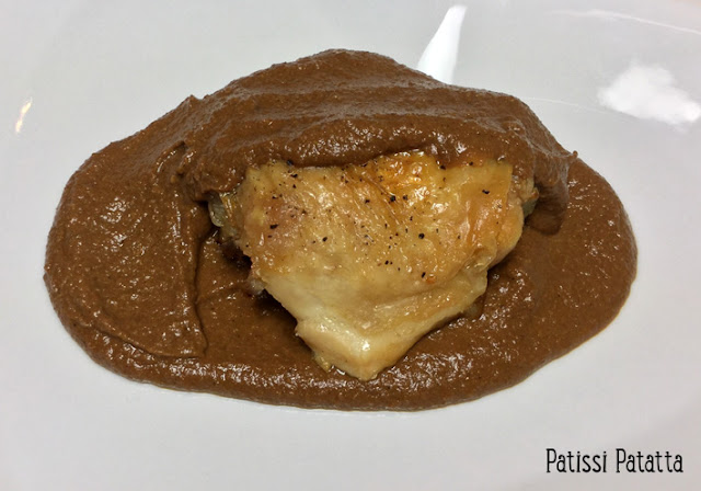 mole poblano, recette de mole poblano, cuisine mexicaine, poulet mexicain au chocolat, poulet aux épices et chocolat, saveurs d’ailleurs, sauce au chocolat, sauce mexicaine au chocolat, poulet,