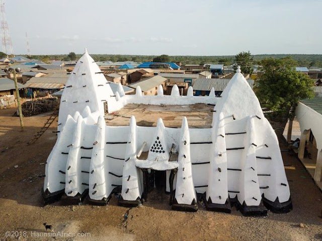 Larabanga Mosque: Historic facts and photos of Ghana's oldest mosque pop up || ayooghana 