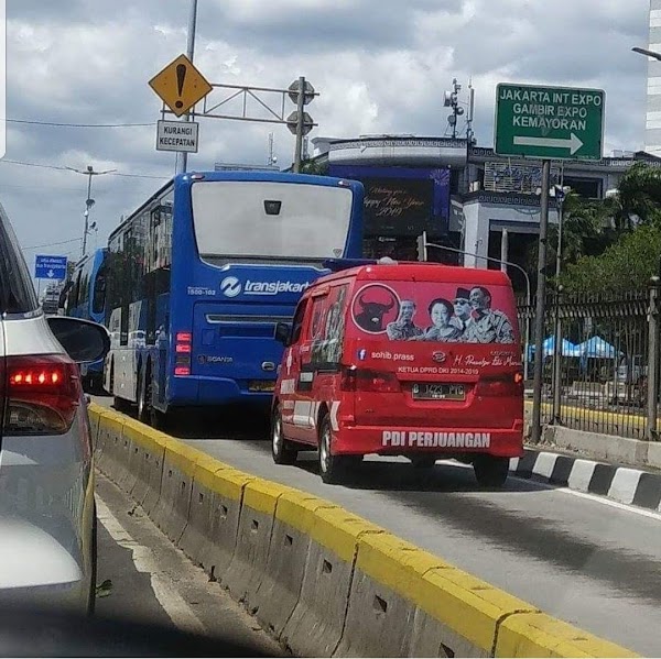 Langgar Peraturan, Mobil PDIP Terciduk Masuk Jalur Busway