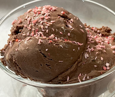 Low Carb Chocolate Peppermint Ice Cream (no sauce)