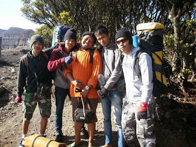 gunung_gede_pangrango_basecamp_telaga_biru_kandang_badak_tanjakan_setan_puncak_air_panas_cibodas