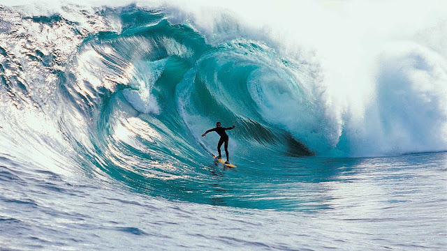 Extreme Ocean Surfing HD Wallpaper