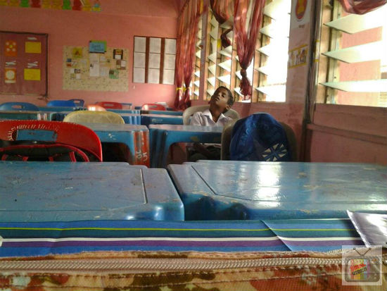 Walau Sering Tertidur Di Dalam Kelas, Kisah Sebenar Murid Ini Akhirnya Buat Sang Guru Rasa Terharu