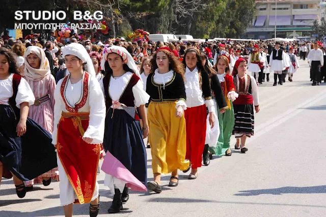 Παρέλαση με κοντομάνικα: Στους 25° Κελσίου το θερμόμετρο 