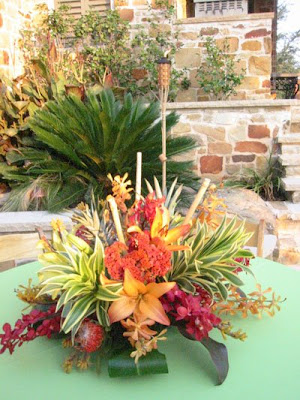 Mmm lots of wiltproof centerpieces for an outside summer soiree 