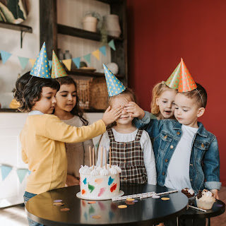 De onde surgiu a festa de aniversário?