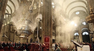 Interior da Catedral de Santiago cerimônia em Santiago de Compostela