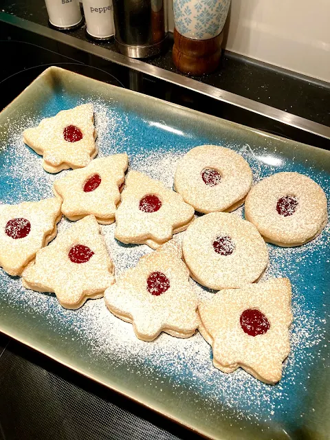 Spitzbuben Cookies at Miz Helen's Country Cottage