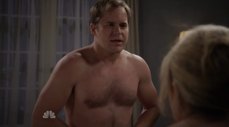 Kyle Bornheimer Shirtless on Perfect Couples s1e01