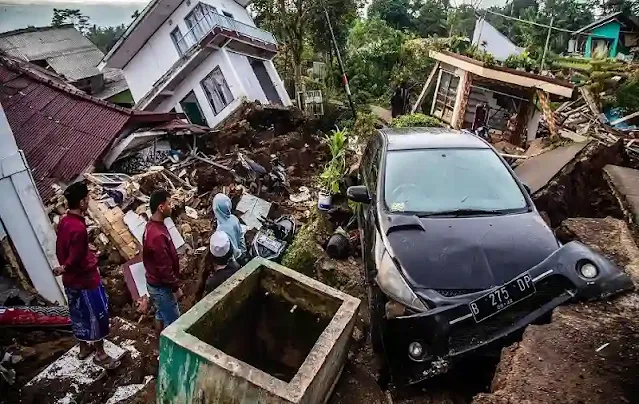 رويترز: زلزال بقوة 7.3 درجة يضرب غرب إندونيسيا وتحذيرات من" تسونامي"