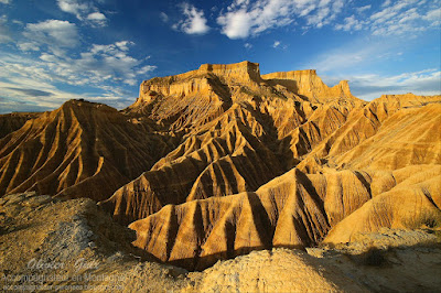 Trek rando-photo dans le désert des Bardenas Reales, vue sur la Piskerra