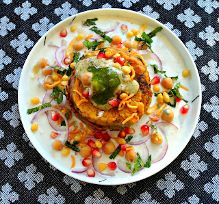 http://cupcakeluvs.blogspot.dk/2015/10/aloo-tikki-chaat.html