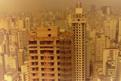 Imagem aérea de São Paulo edifício abandonado 