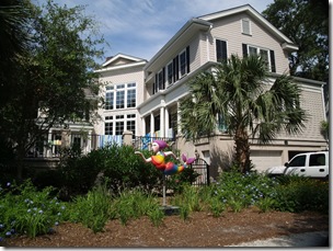 Look at these fancy beach houses. proves my point about the wealthy living here.