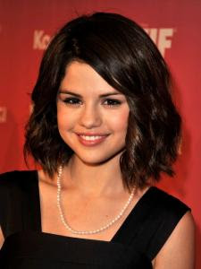 selena gomez bangs hair