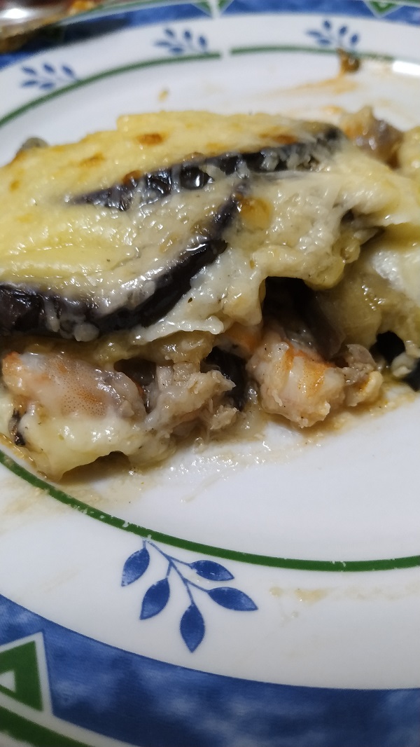 Pastel de berenjenas, atún y gambas