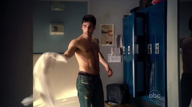 Ben Bass Shirtless on Rookie Blue s1e01