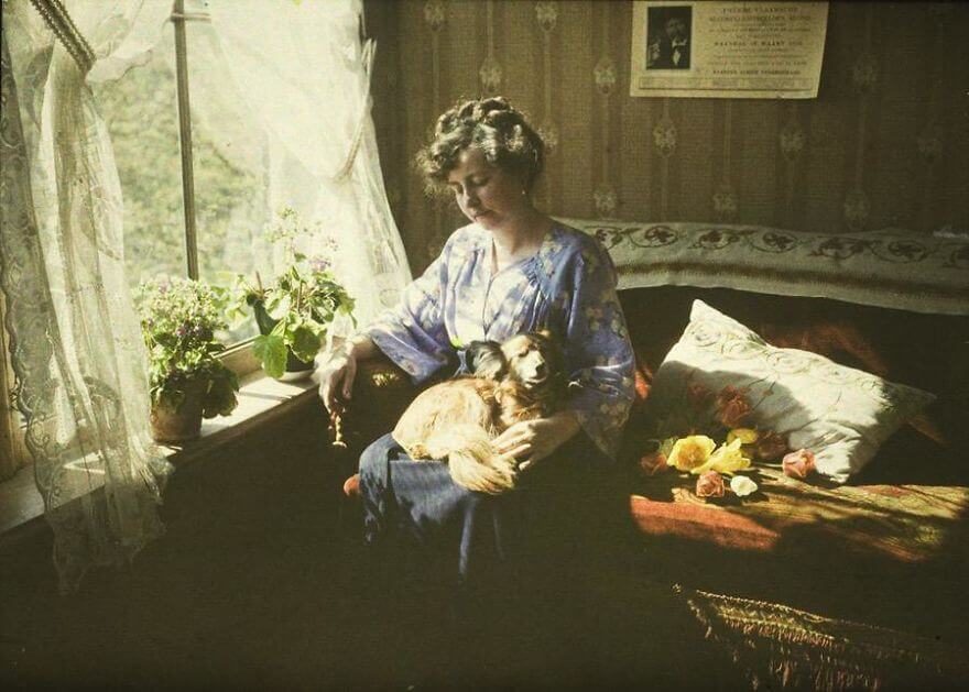 40 Old Color Pictures Show Our World A Century Ago - Musing (Mrs. A. Van Besten), C. 1910