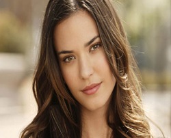 Odette-Yustman-dr-house