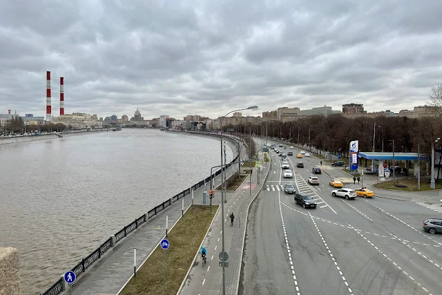 вид с Краснолужского моста, Москва-река, Новодевичья набережная
