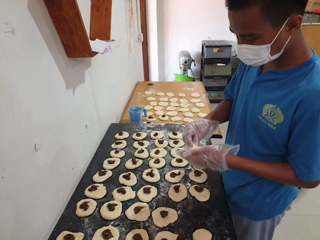 Rutan Batam Bina Warga Binaan Olah Tempe dan Membuat Roti
