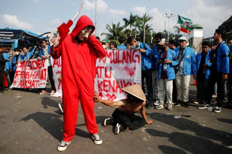 Protests in Indonesia as anger grows over fuel price hike