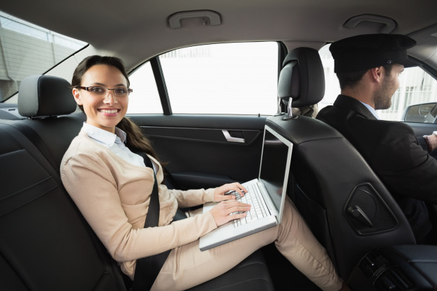 Luxury car hire with chauffeur Sydney